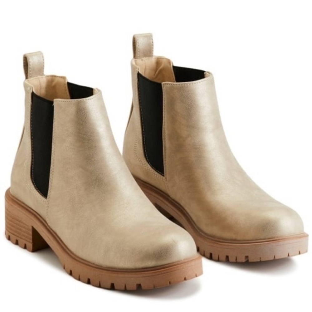 NWT SEVEN7 Billie Chelsea Ankle Boots - 6